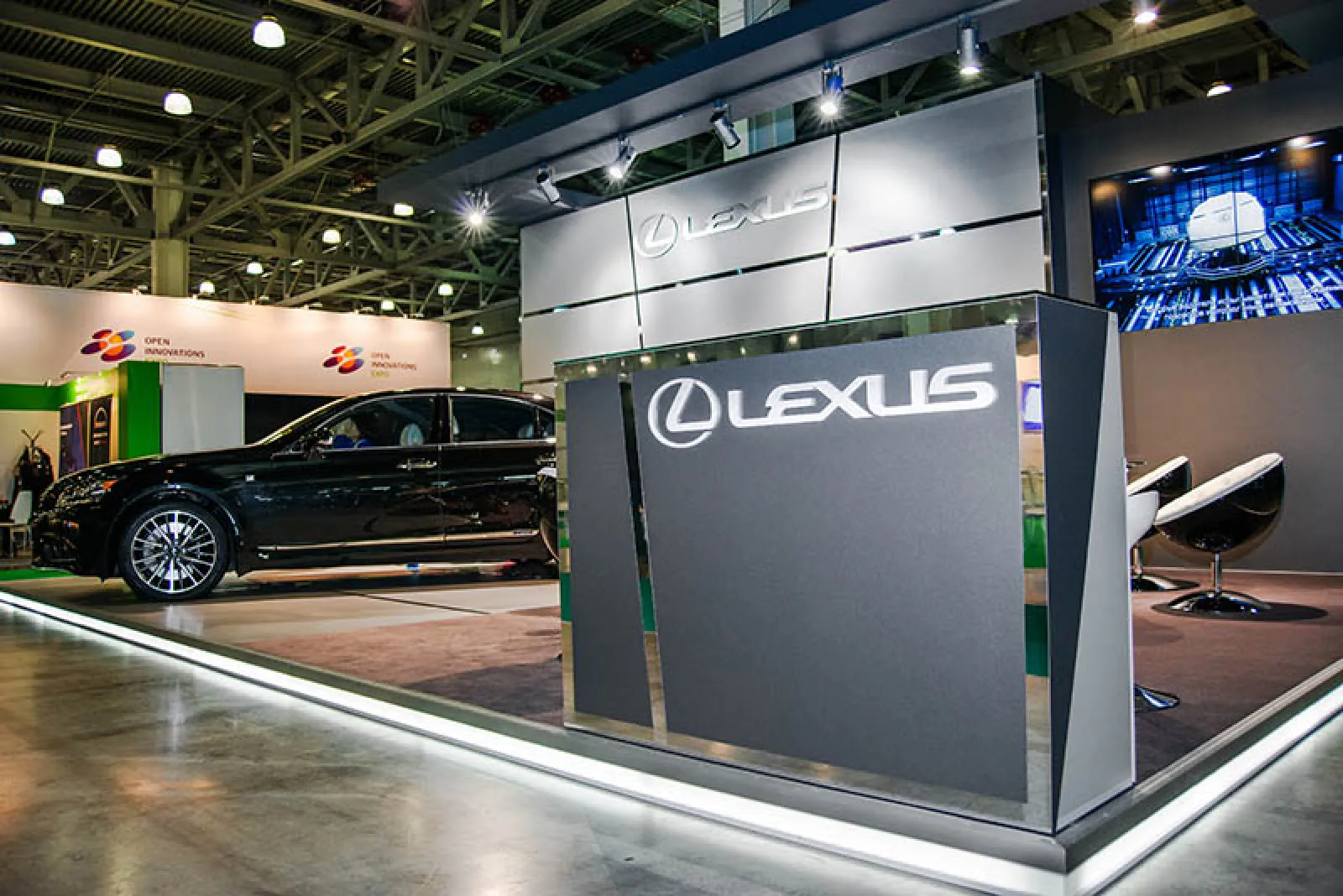 Стенд для LEXUS — фото 2