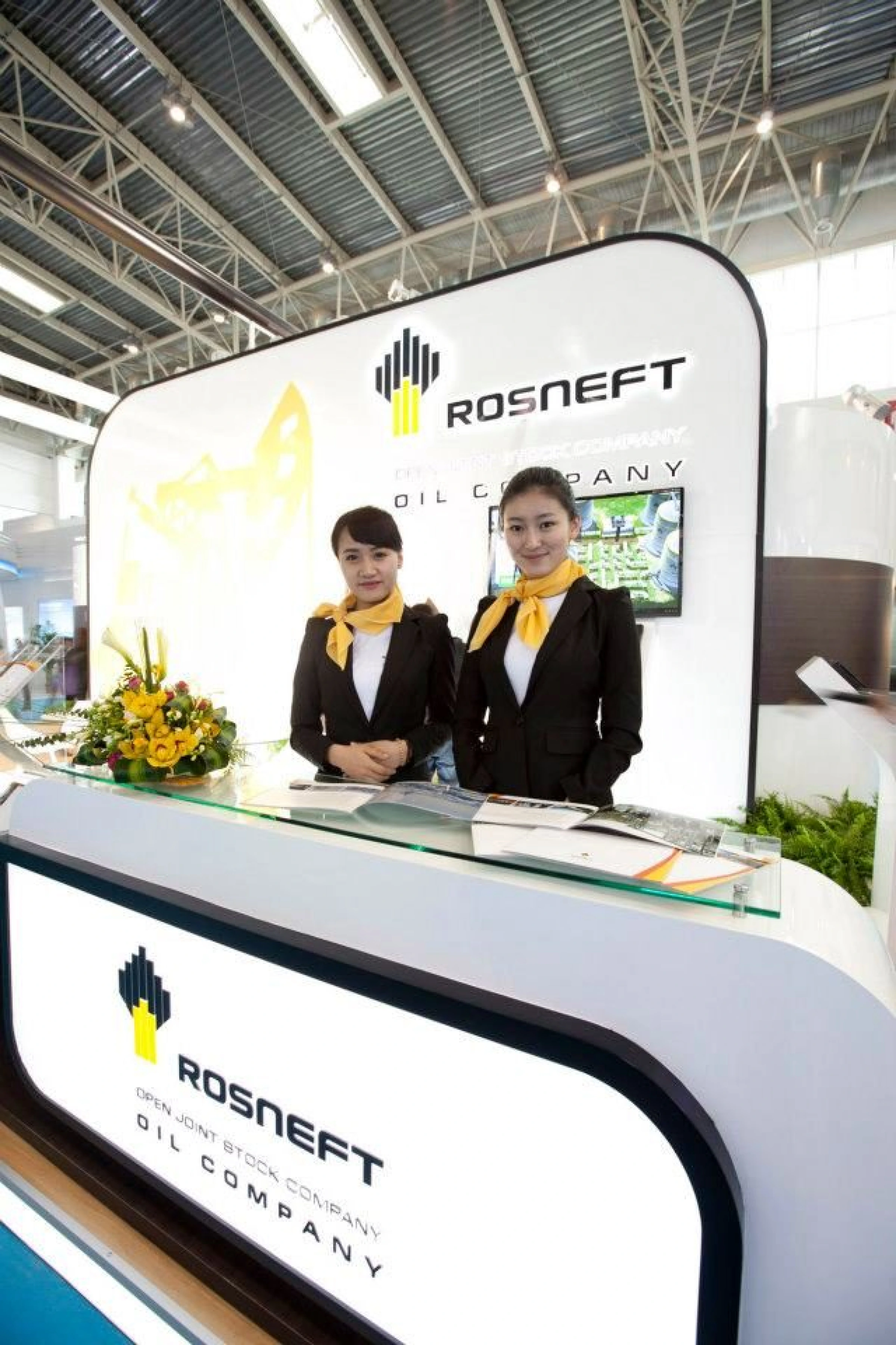 Hostess' Wear for Rosneft