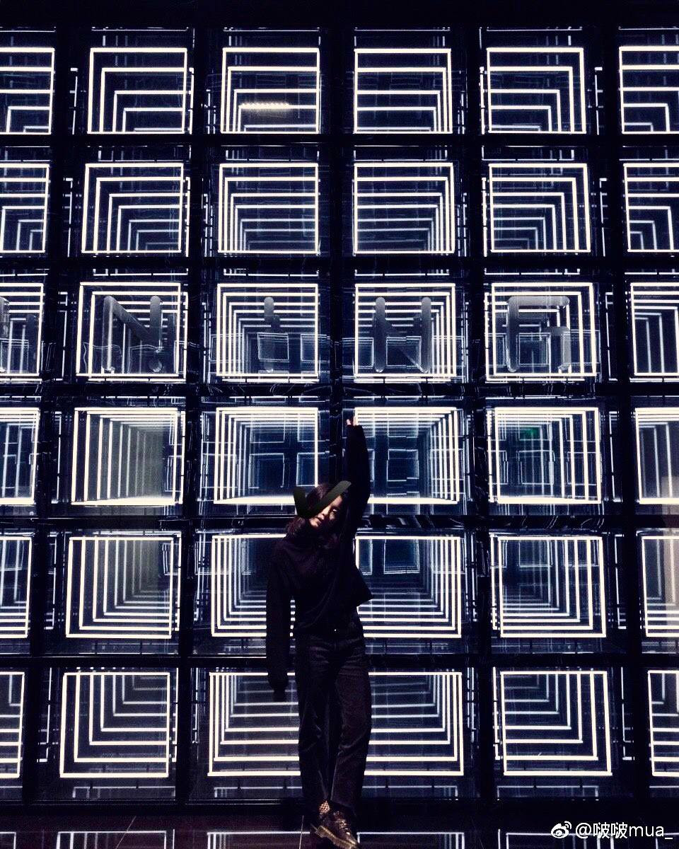 Эффект бесконечной перспективы в выставках и интерьере