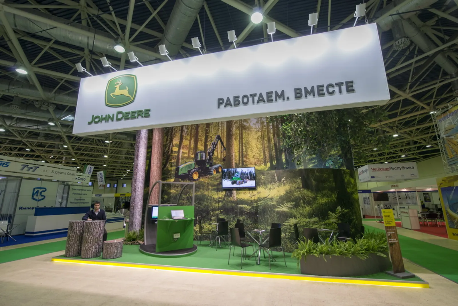 Стенд для John Deere