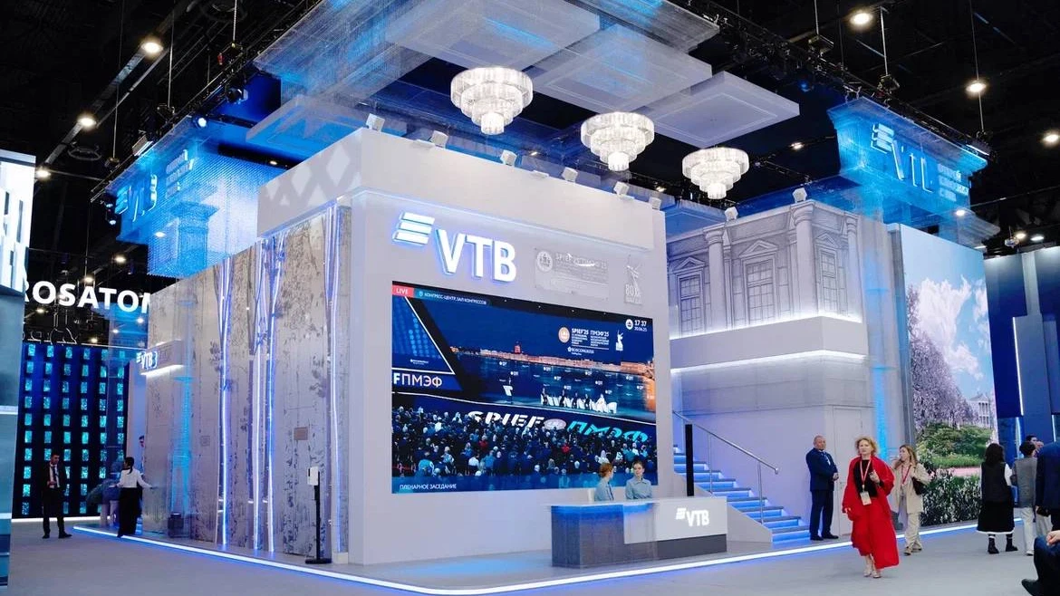 Флагманский стенд ВТБ на ПМЭФ 2025