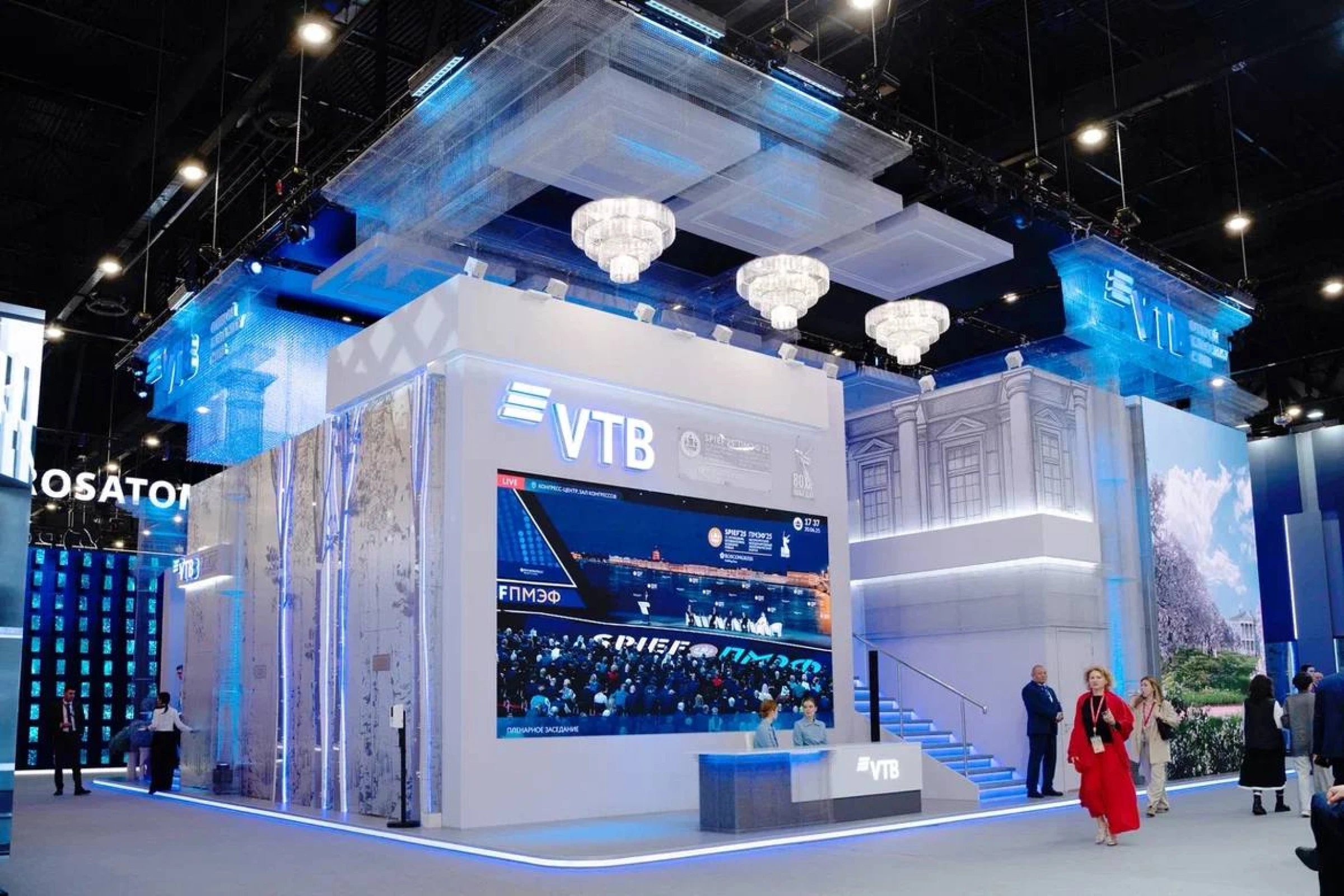 Флагманский стенд ВТБ на ПМЭФ 2025