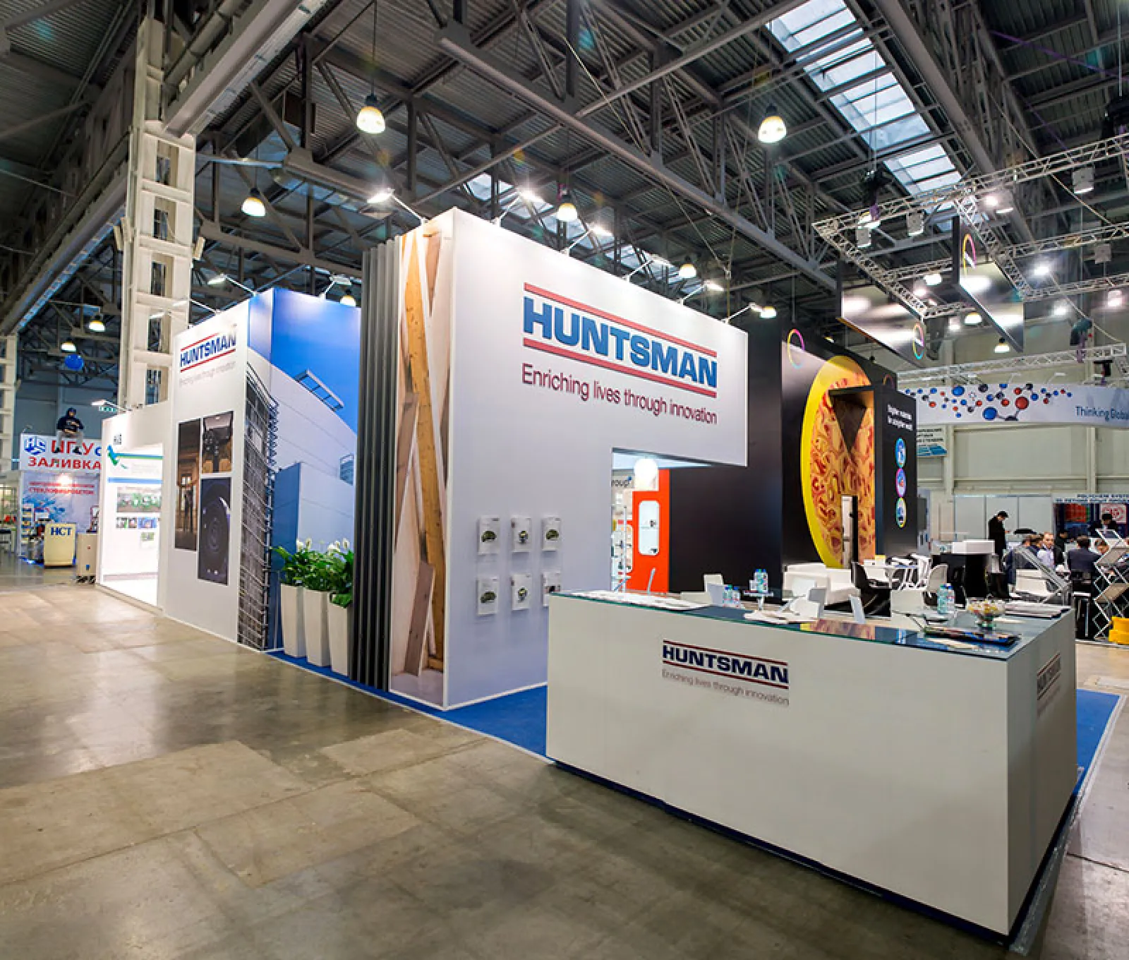 Стенд для компании Huntsman