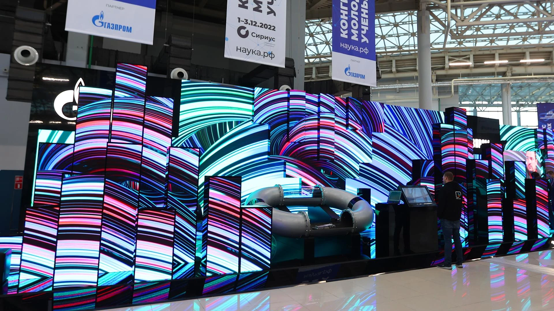 Цифровой медиа-контент, созданный с использованием ИИ по принципу «digital art science» производил на посетителей завораживающий эффект
