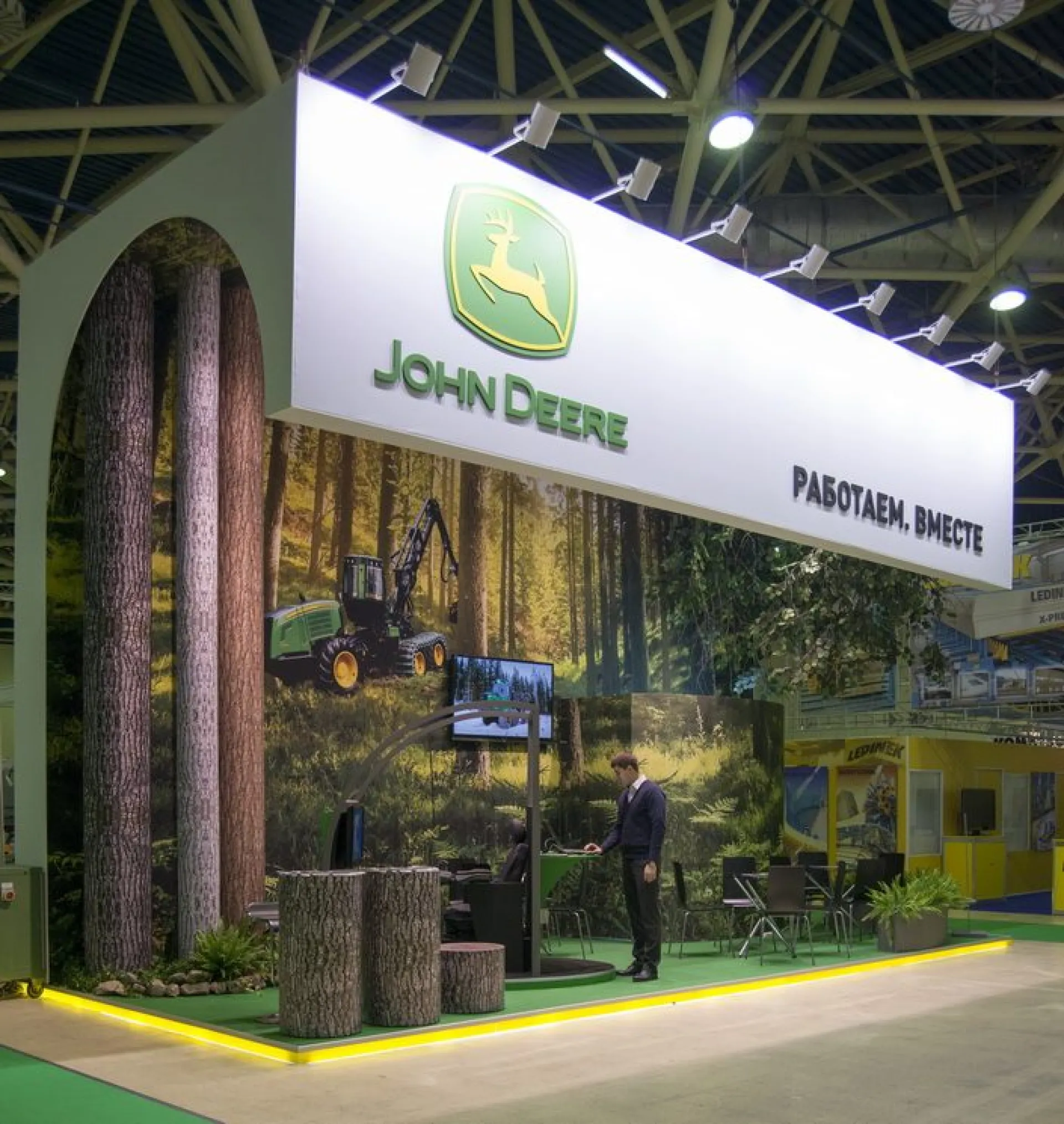 Стенд для John Deere